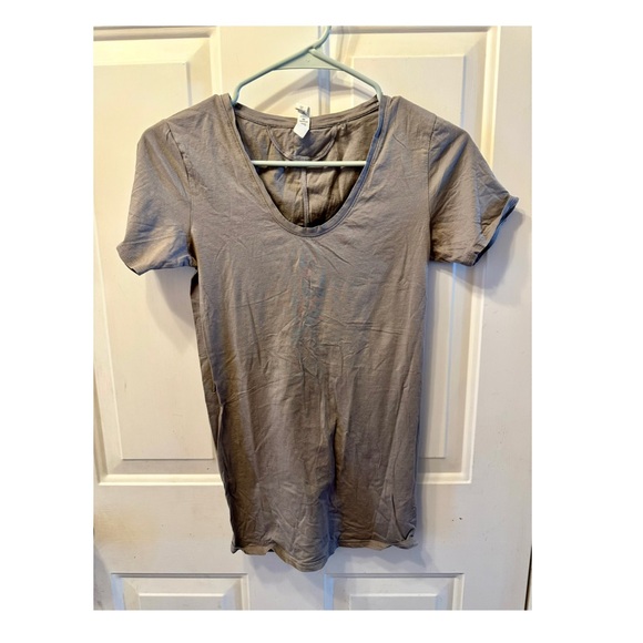 Gray Tee🖤 - Picture 6 of 10